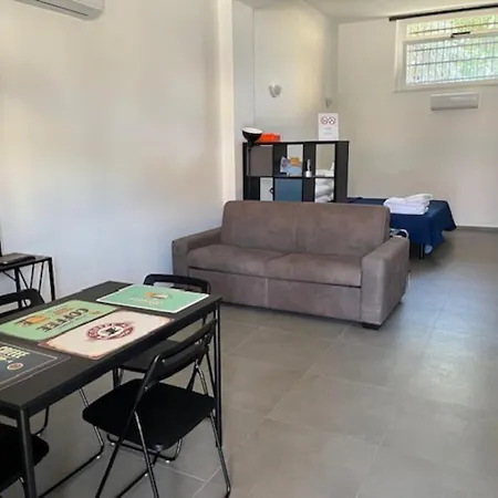 Mini Loft Rina - Stazione Migliarina * 라스페치아